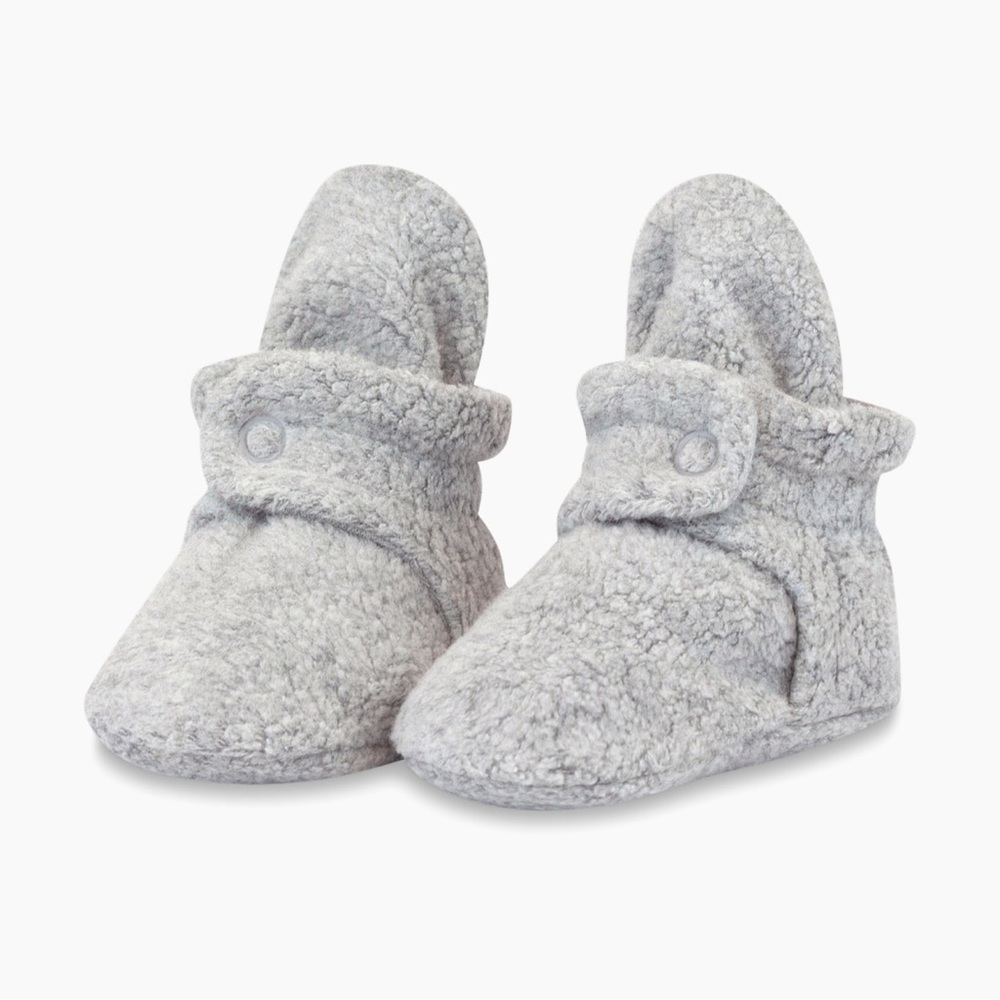 😊Zutano Gray 0-3 booties
Fits up to 6 months